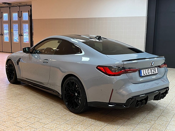 BMW M4 4 of 5