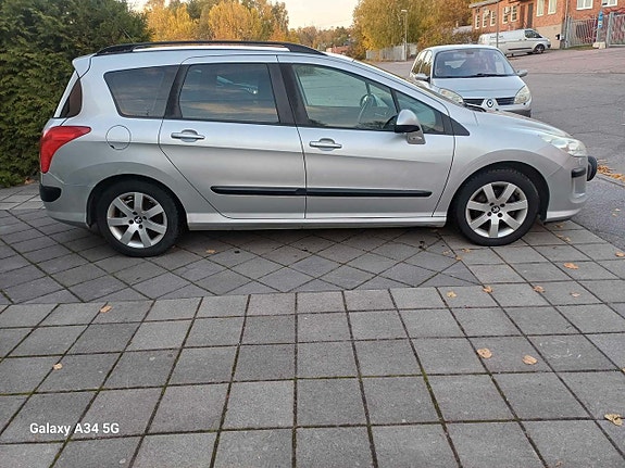 Peugeot 308 SW 7 of 13