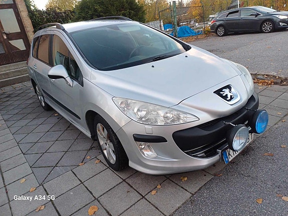 Peugeot 308 SW 2 of 13