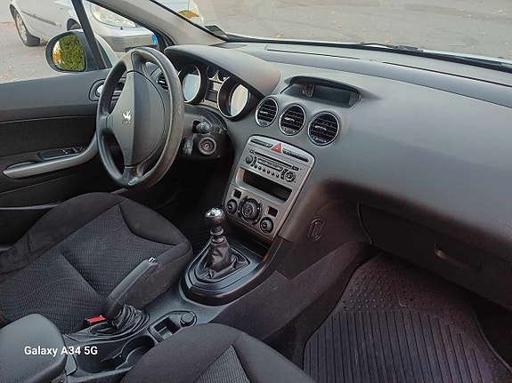 Peugeot 308 SW 11 of 13