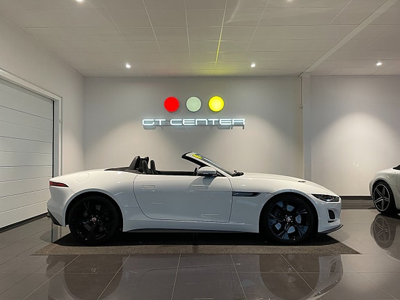 Jaguar F-TYPE 2 of 5