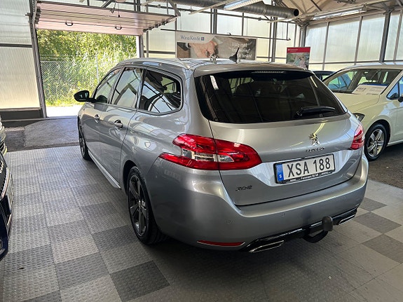 Peugeot 308 3 of 5