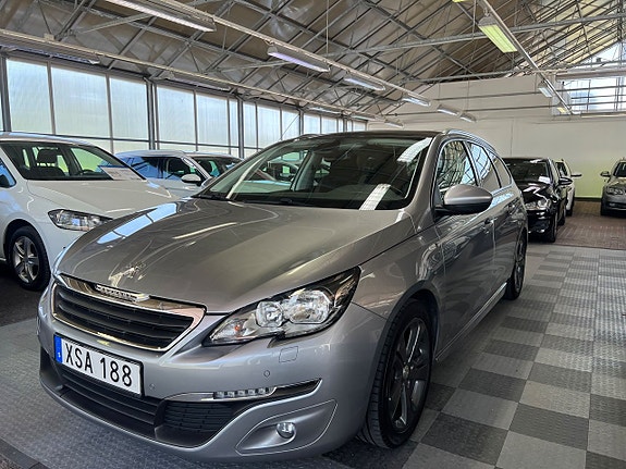 Peugeot 308 2 of 5