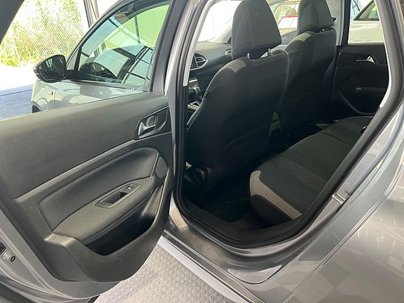 Peugeot 308 9 of 22