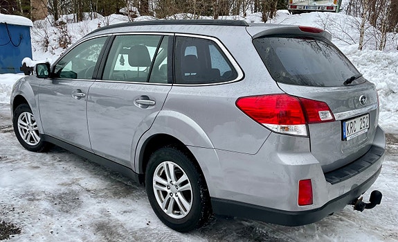 Subaru Outback 3 of 12