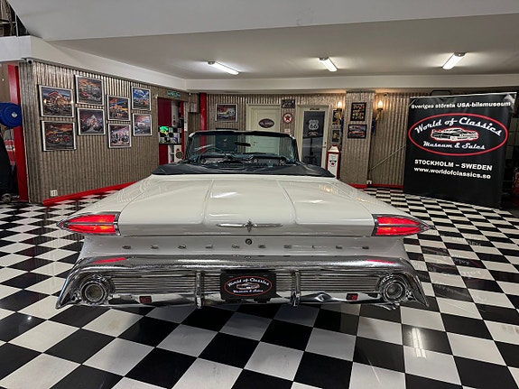 Oldsmobile 98 24 of 27