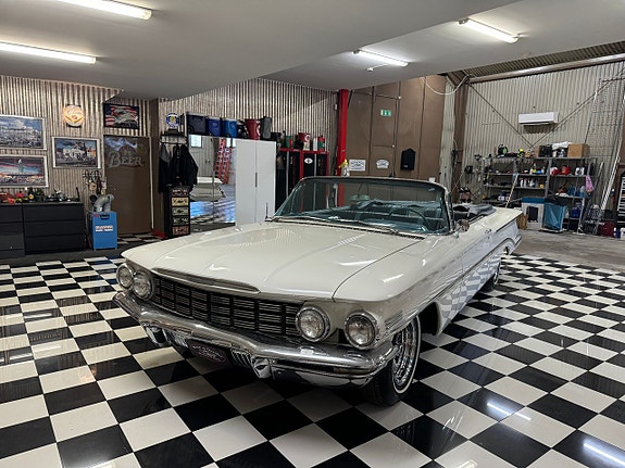 Oldsmobile 98 4 of 27