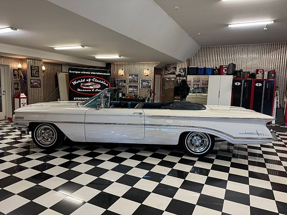 Oldsmobile 98 2 of 27