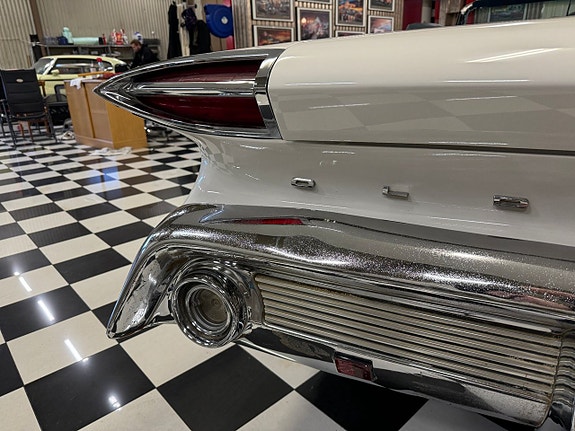 Oldsmobile 98 10 of 27
