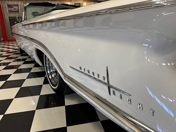 Oldsmobile 98 3 of 27