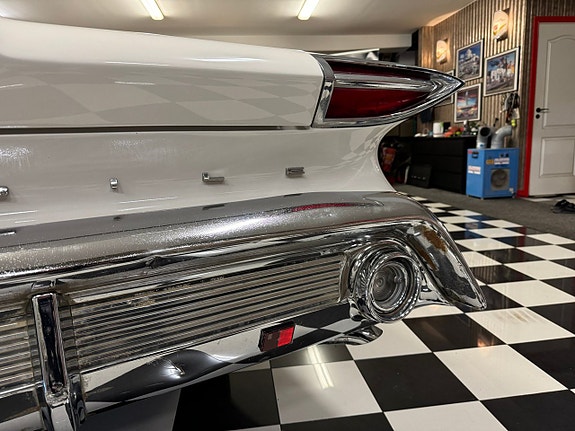 Oldsmobile 98 11 of 27