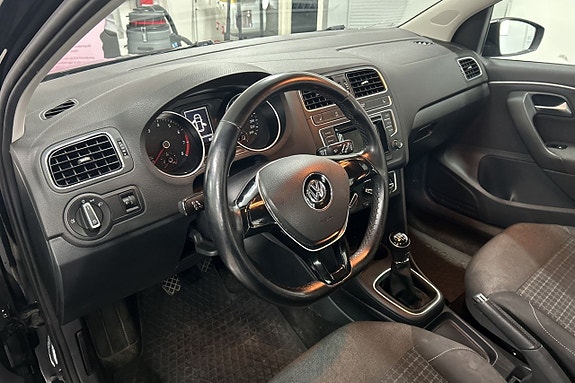 Volkswagen Polo 11 of 15
