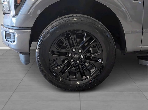 Ford F-150 4 of 5
