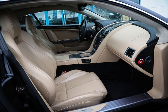 Aston Martin DB9 9 of 14