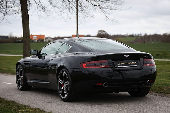 Aston Martin DB9 6 of 14