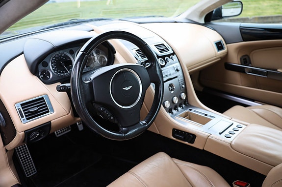 Aston Martin DB9 10 of 14