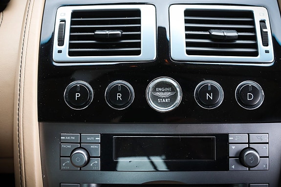 Aston Martin DB9 12 of 14