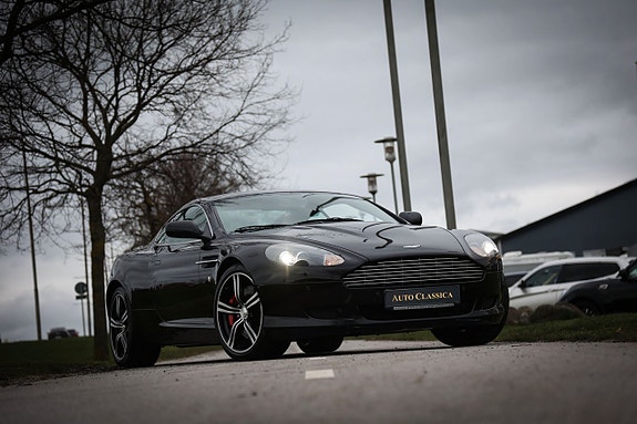 Aston Martin DB9 2 of 5