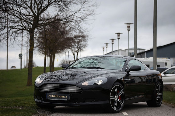 Aston Martin DB9 4 of 5