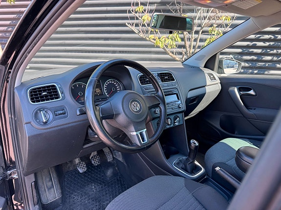 Volkswagen Polo 2 of 5