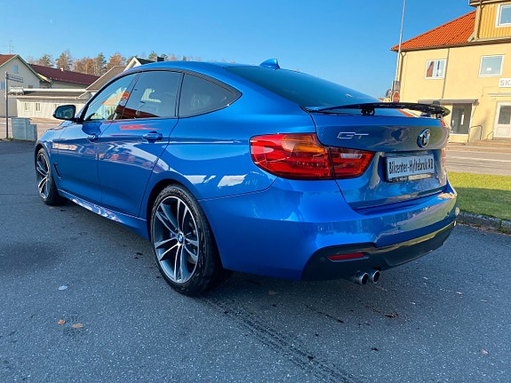 BMW 325d 3 of 5