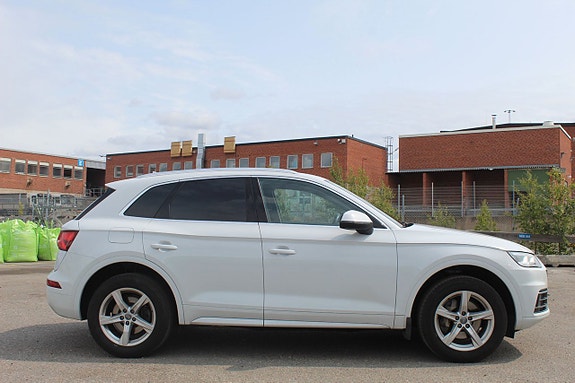 Audi Q5 2 of 5