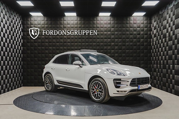 Porsche Macan Turbo 13 of 28