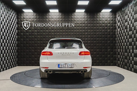 Porsche Macan Turbo 7 of 28