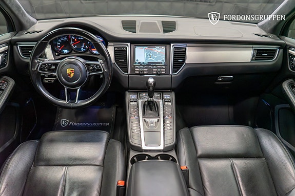 Porsche Macan Turbo 21 of 28
