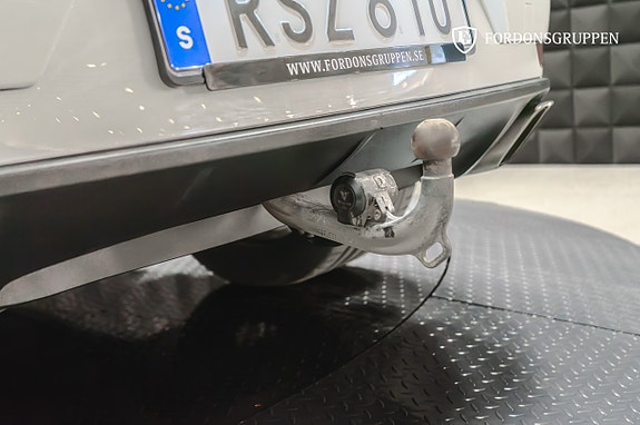 Porsche Macan Turbo 10 of 28