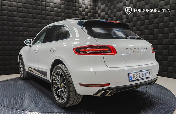 Porsche Macan Turbo 6 of 28