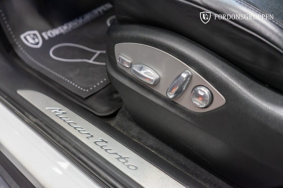 Porsche Macan Turbo 19 of 28