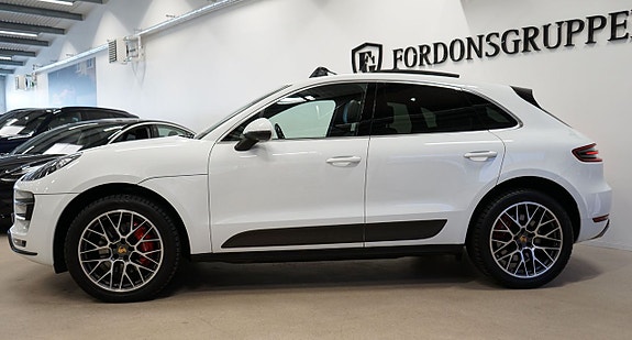 Porsche Macan Turbo 3 of 5