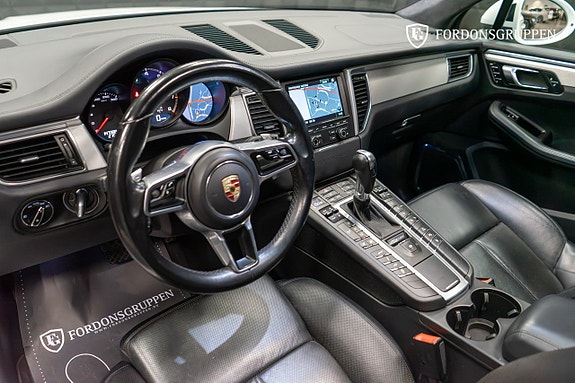 Porsche Macan Turbo 20 of 28