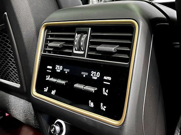 Porsche Cayenne 24 of 27