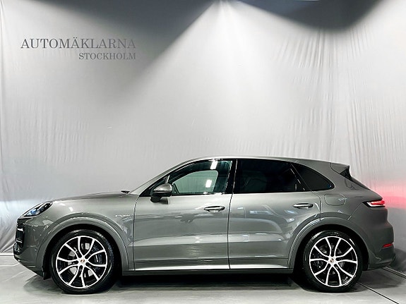 Porsche Cayenne 8 of 27