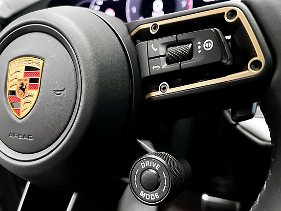 Porsche Cayenne 18 of 27