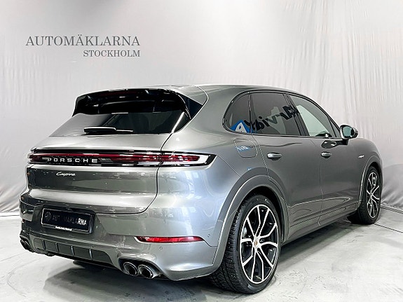 Porsche Cayenne 4 of 5