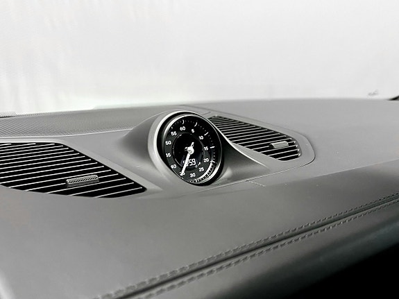Porsche Cayenne 17 of 27