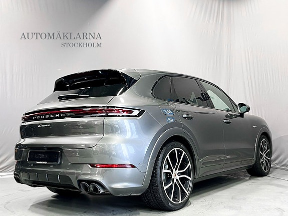 Porsche Cayenne 25 of 27