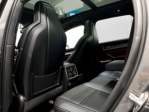 Porsche Cayenne 14 of 27