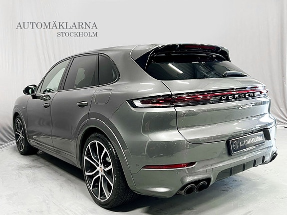 Porsche Cayenne 3 of 5