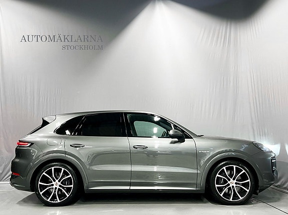 Porsche Cayenne 7 of 27