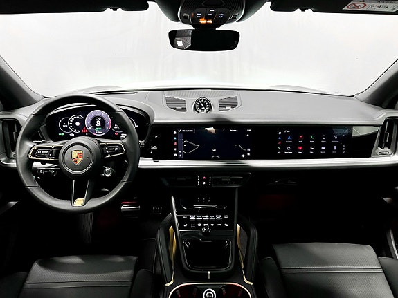 Porsche Cayenne 10 of 27
