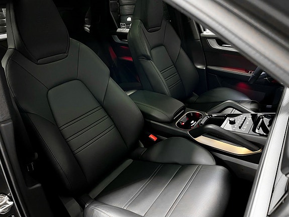 Porsche Cayenne 12 of 27
