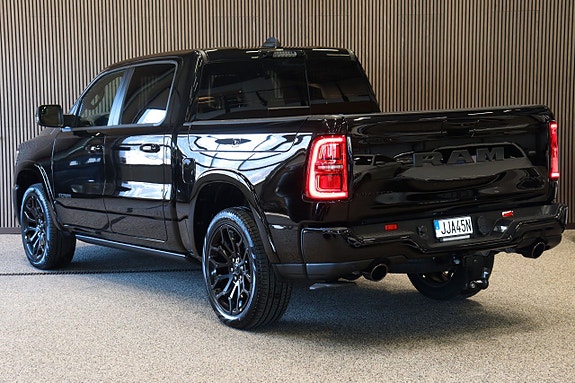 Dodge RAM 1500 2 of 12
