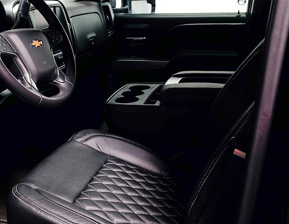 Chevrolet Silverado 1500 2 of 5