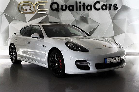Porsche Panamera Turbo 2 of 5