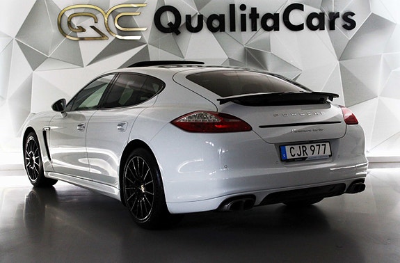 Porsche Panamera Turbo 3 of 5