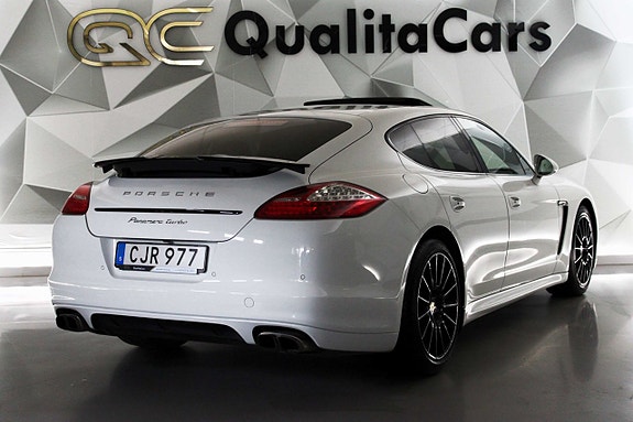 Porsche Panamera Turbo 4 of 5